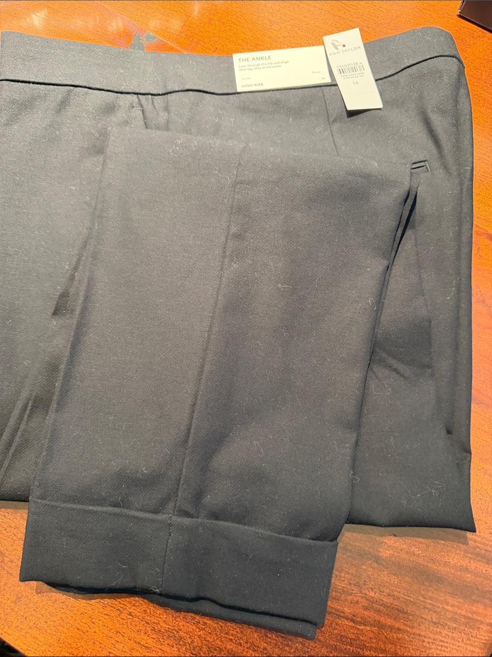 Brand New Women’s Ann Taylor Black Flat-Front Dress Pants. Cuffed Ankle
